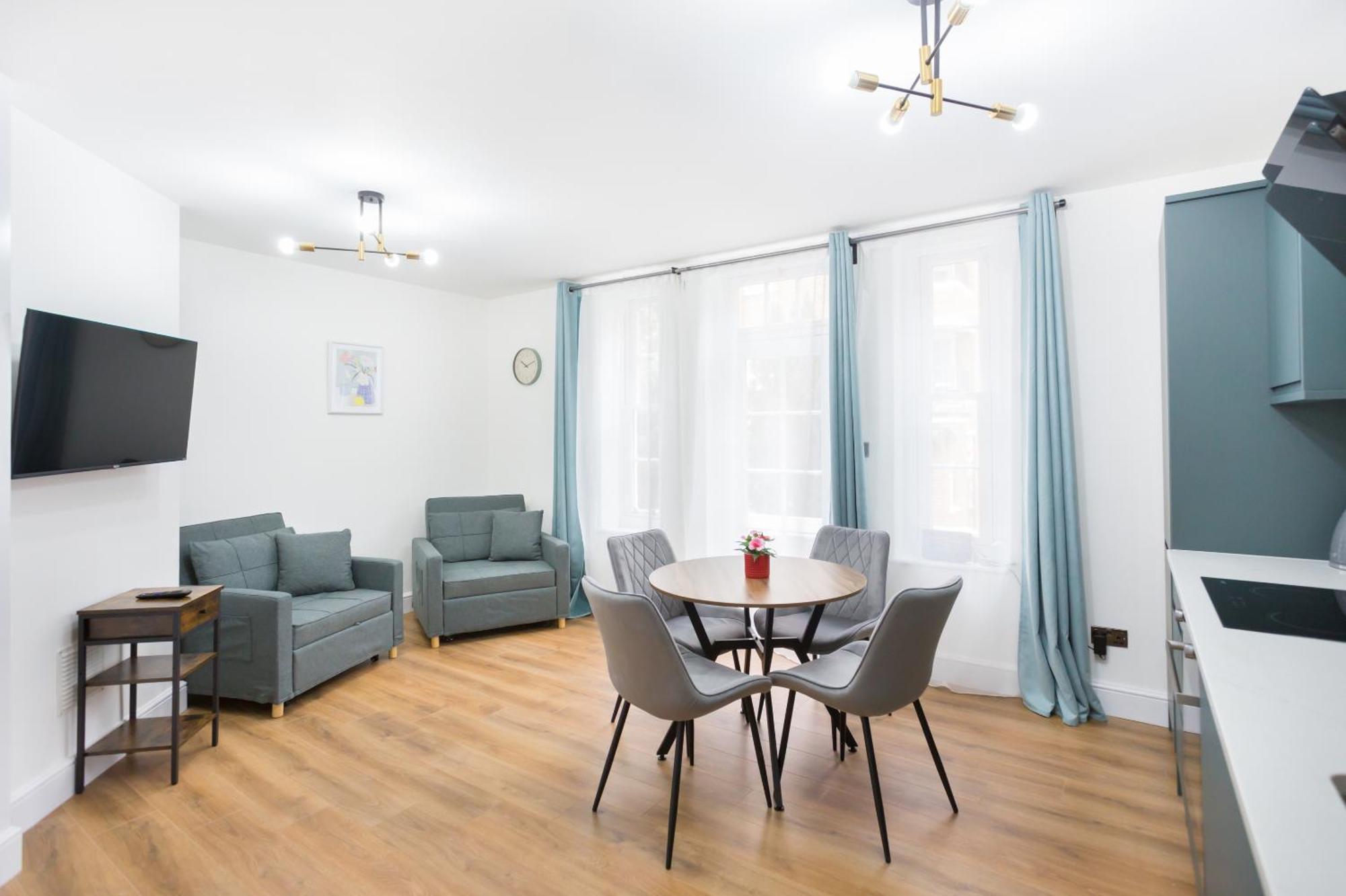 City Centre One Bedroom Apartment Next To Station, Newly Renovated Лондон Екстер'єр фото