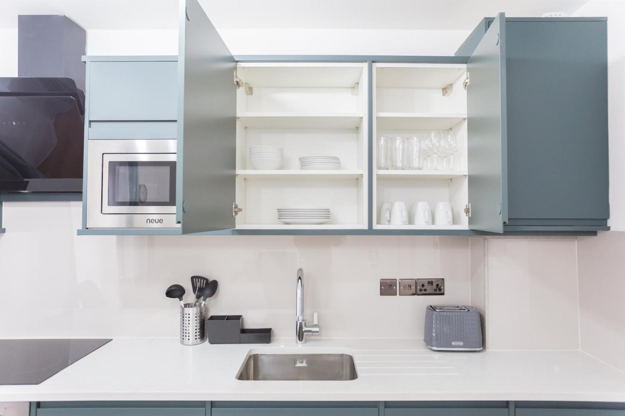 City Centre One Bedroom Apartment Next To Station, Newly Renovated Лондон Екстер'єр фото