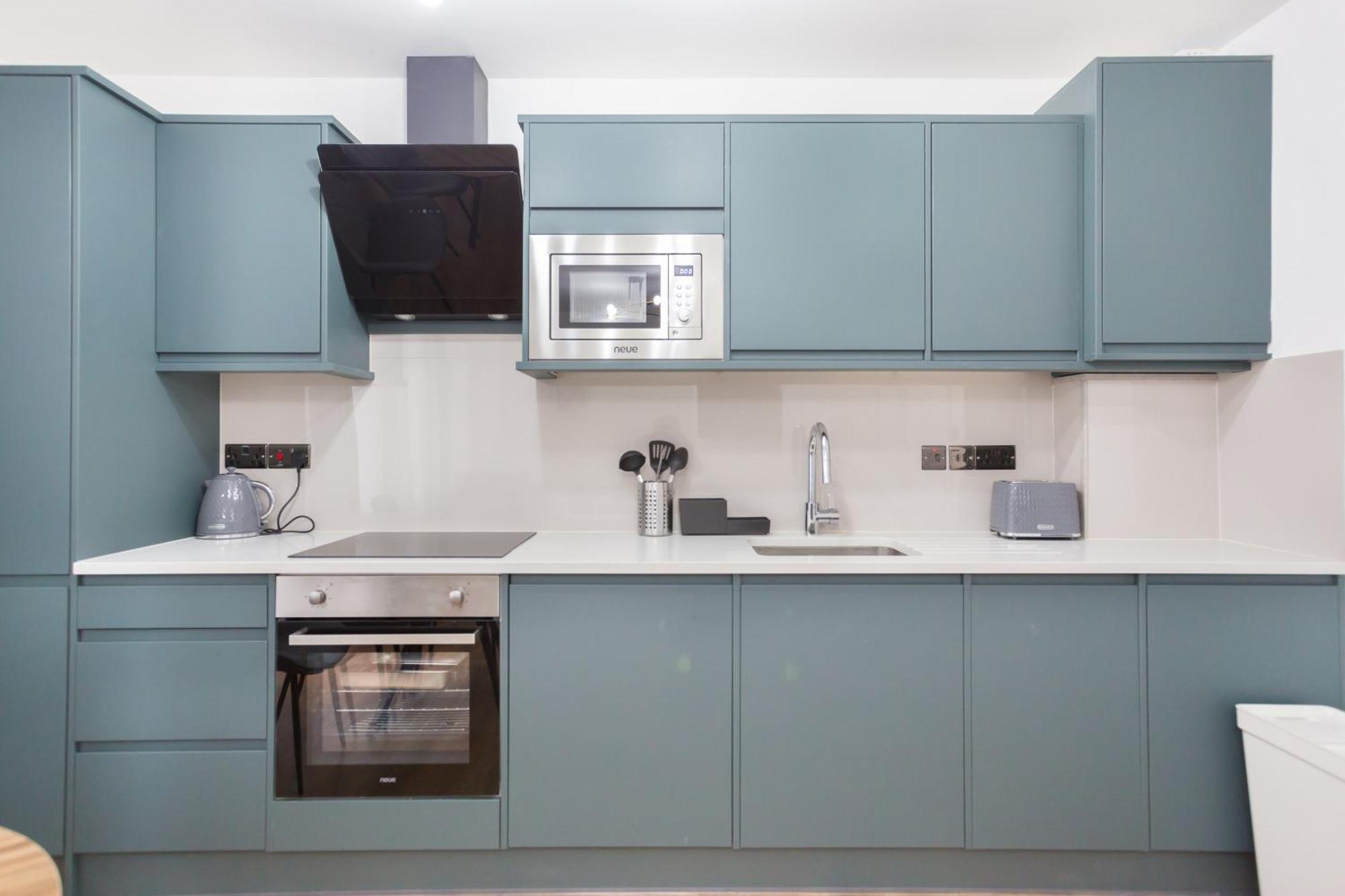 City Centre One Bedroom Apartment Next To Station, Newly Renovated Лондон Екстер'єр фото