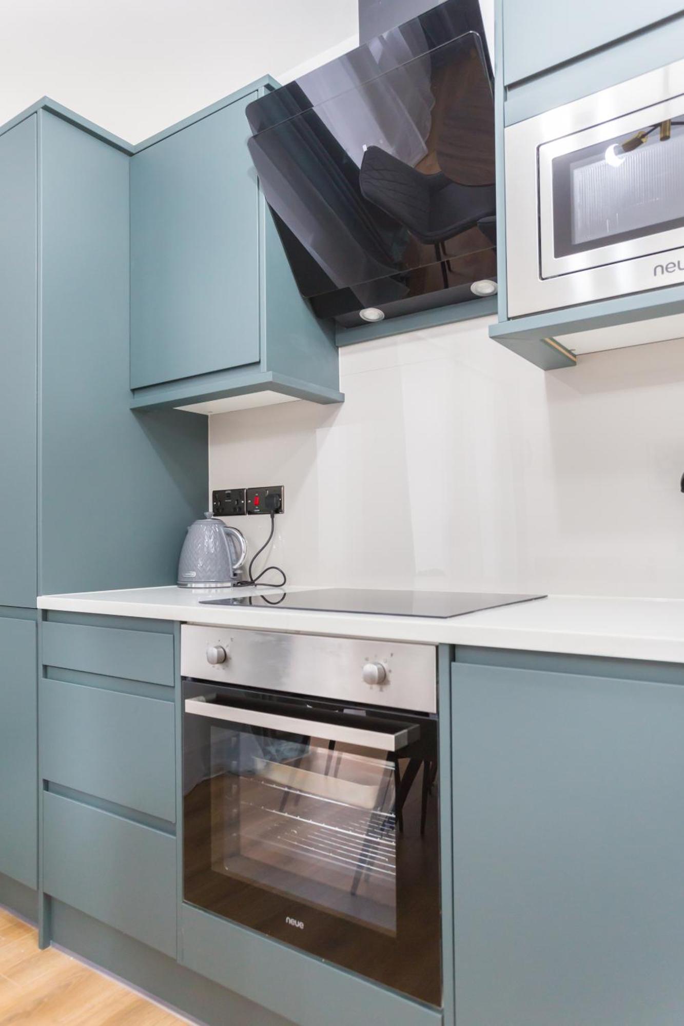 City Centre One Bedroom Apartment Next To Station, Newly Renovated Лондон Екстер'єр фото